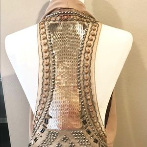 Blingy, versatile Daytrip neutral vest  M